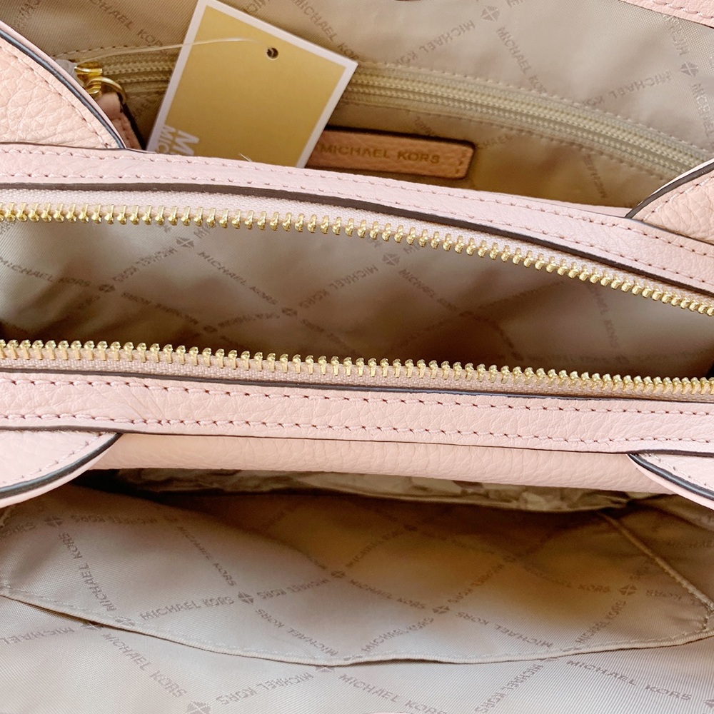 Gaby’sBags👜💕-NWT Michael Kors Tote Pink studded - Picture 6 of 8